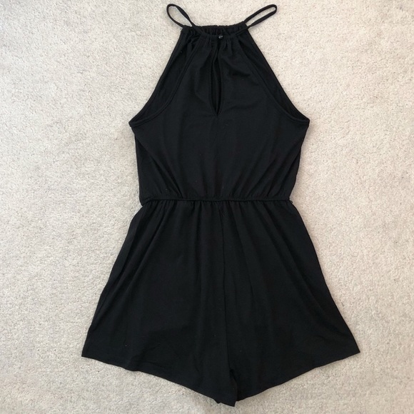 2 for $25🌼 SHEIN Black Keyhole back Halter Romper - Picture 5 of 10